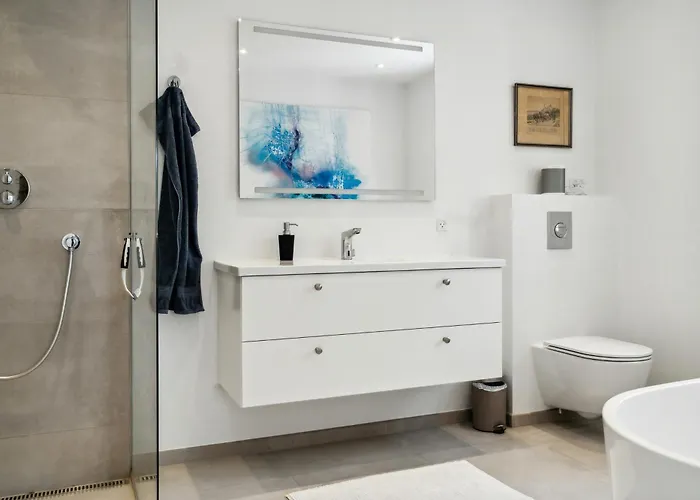 Enjoy Mon From Historic House